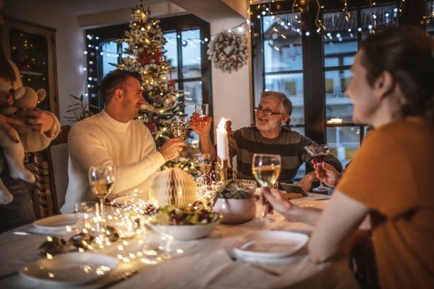 Clase única: Cómo evitar discutir en las comidas familiares navideñas